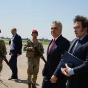 Milei critic� a Alfons�n frente al C�rculo Rojo y referentes radicales salieron a cruzarlo