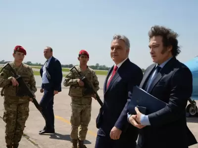 El mandatario argentino a su llegada al aeropuerto cordob�s. (Fuente: NA)
