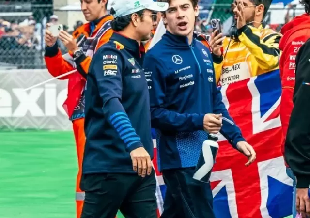 Franco Colapinto junto con Sergio Checo P�rez en el Gran Premio de M�xico