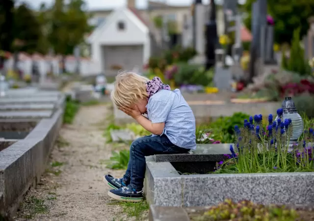 C�mo hablar con los ni�os sobre la muerte: gu�a para padres y cuidadores