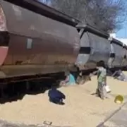 Emboscaron un tren y se robaron cerca de mil toneladas de soja