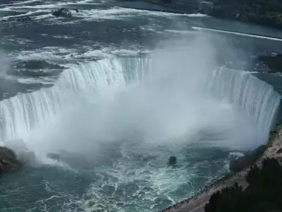Las famosas cataratas se convirtieron en un escenario de horror donde una madre arrastr� a sus dos peque�os hijos a la muerte.