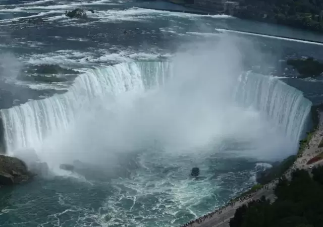 Las famosas cataratas se convirtieron en un escenario de horror donde una madre arrastr� a sus dos peque�os hijos a la muerte.