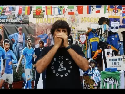 Ciro le rindi� homenaje a Diego Armando Maradona.