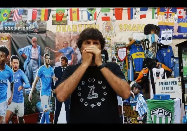 Ciro le rindi� homenaje a Diego Armando Maradona.