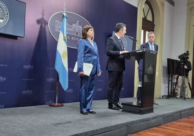 Interceptan avi�n con media tonelada de coca�na en megaoperativo por tierra y aire