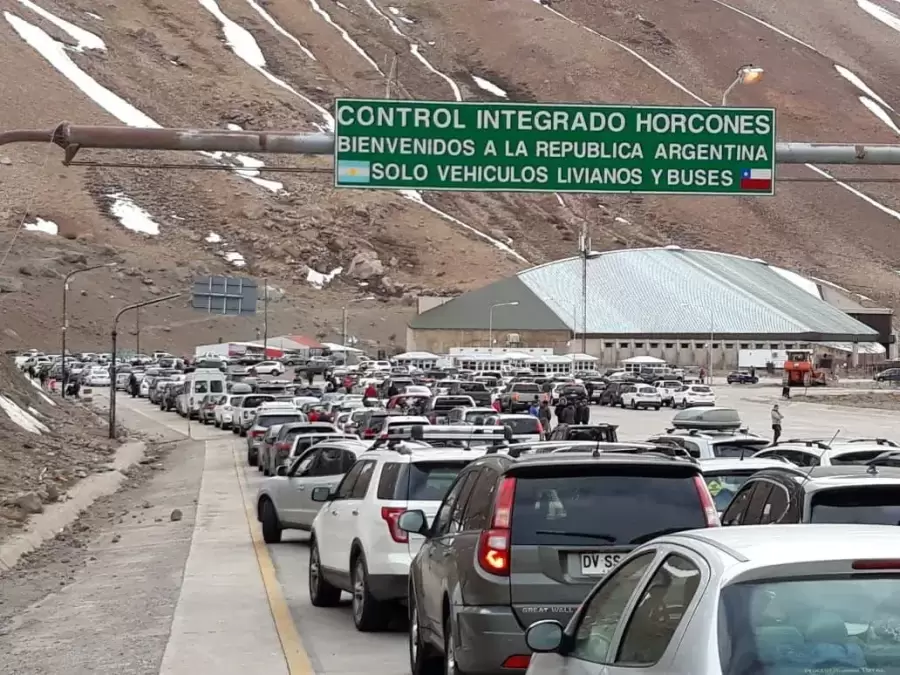 Gran afluencia de veh�culos en el paso