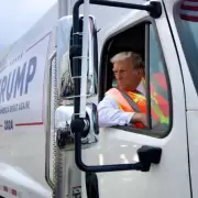 Biden meti� la pata y Trump, con un cami�n de basura, rompi� las redes