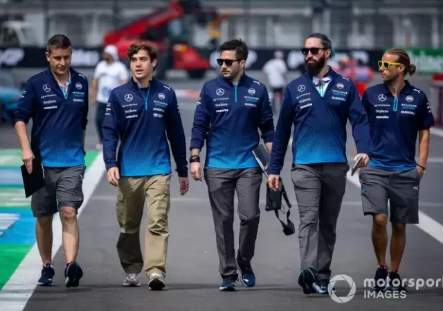 Franco Colapinto junto al equipo de Williams