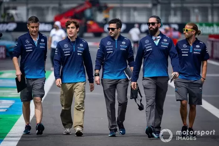 Franco Colapinto junto al equipo de Williams