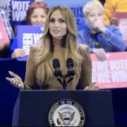 JLO con Harris: "Me gustan los finales de Hollywood cuando gana, en este caso, la chica buena"