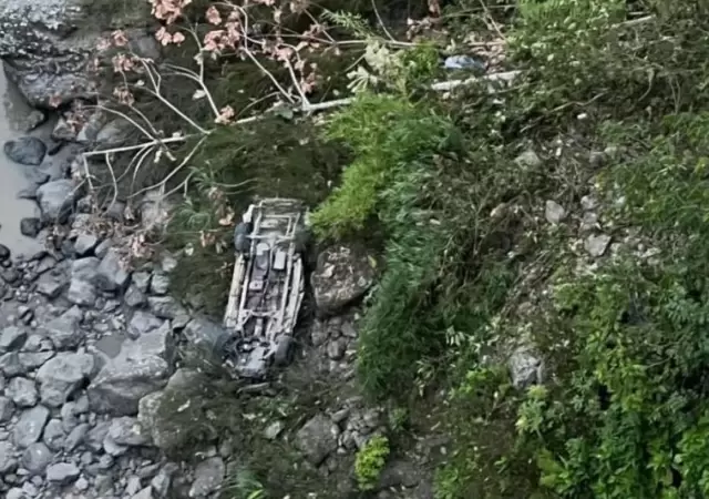 Tragedia en Ecuador: 10 v�ctimas mortales tras caer una camioneta por un abismo
