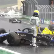 Franco Colapinto abandon� en el GP de Brasil en una carrera con sorpresas y bandera roja