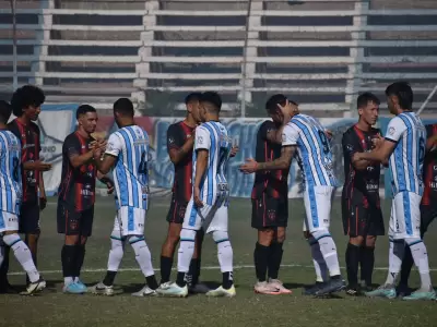 Los saludos entre los protagonistas antes del pleito