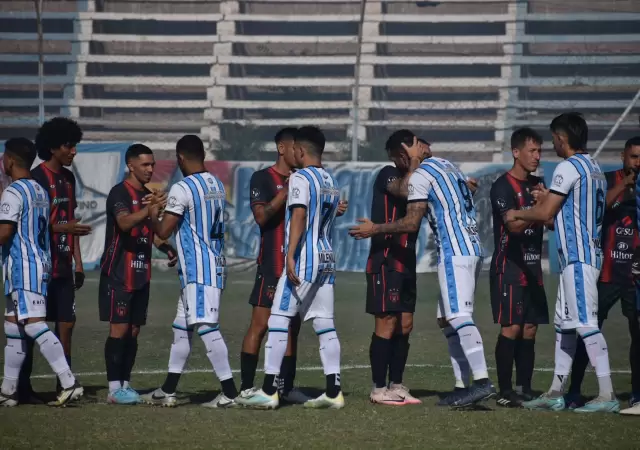 Los saludos entre los protagonistas antes del pleito