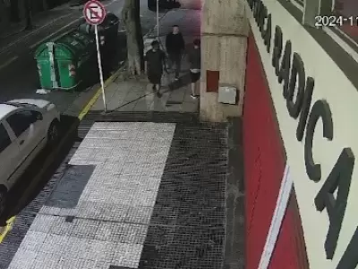 Un video in�dito muestra el violento ataque a la sede central de la Uni�n C�vica Radical.