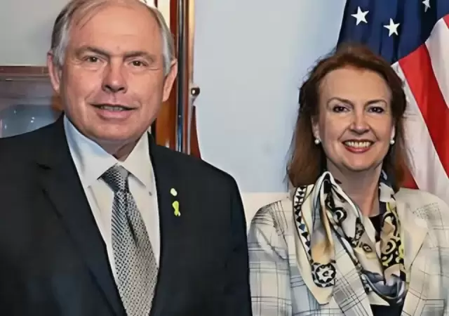 Gerardo Werthein junto a Diana Mondino, la ex canciller.