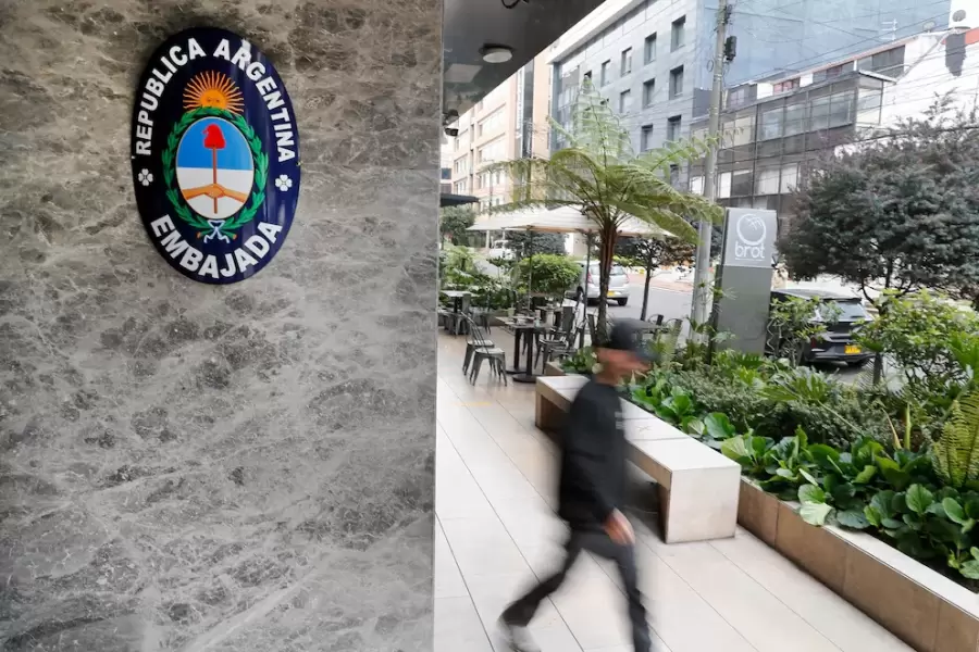 El sueldo promedio de un embajador es de 20.000 dólares.