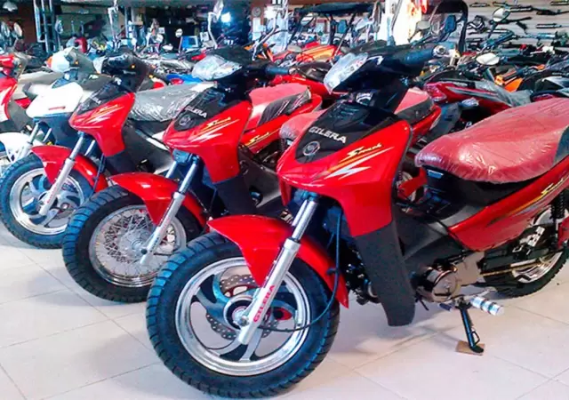 Motos