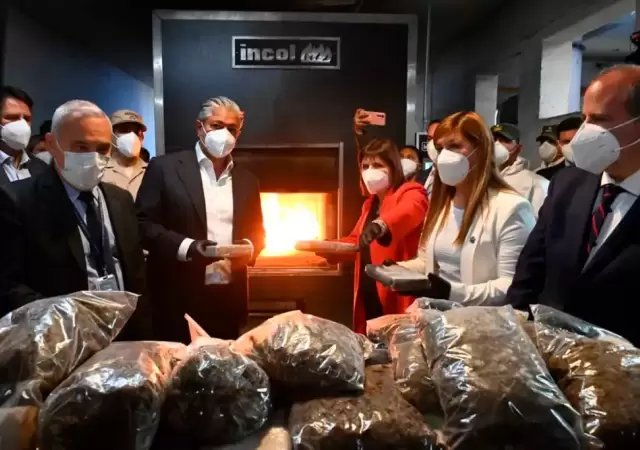 Operaci�n 'Infierno Blanco': Bullrich lider� la destrucci�n de casi 800 kilos de coca�na