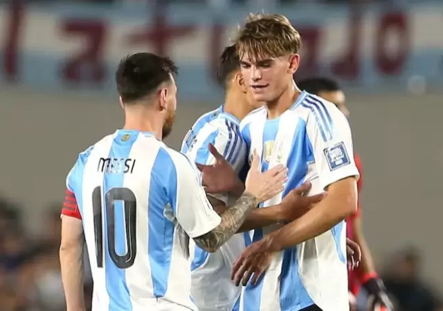 Lionel Messi y Nico Paz, dos de los convocados por Lionel Scaloni