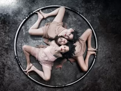 Claroscuro: Carla Masignani junto a destacadas artistas en una obra �nica