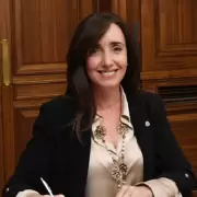 La Vicepresidenta responde con iron�a a los rumores sobre su supuesto casamiento