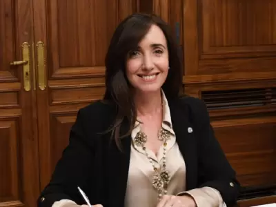 La Vicepresidenta responde con iron�a a los rumores sobre su supuesto casamiento