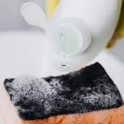 Tips para mantener tu esponja de cocina libre de bacterias