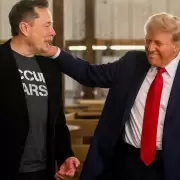Elon Musk se hace presente en Mar-a-Lago para respaldar a Trump