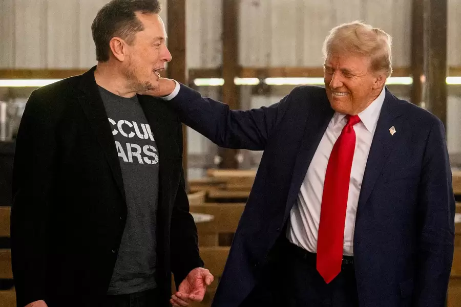 Elon Musk se ha enarbolado detr�s de la bandera de Trump y le muestra un apoyo incondicional en la definici�n por la presidencia.