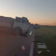 Cuatro muertos tras brutal choque frontal entre un cami�n y un auto en la Ruta 34