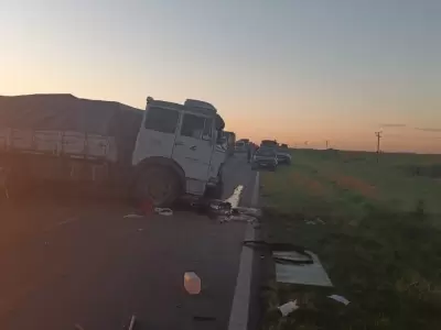 Tr�gico accidente entre un cami�n y un auto.