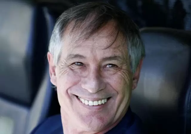 Holan y un nuevo desaf�o.