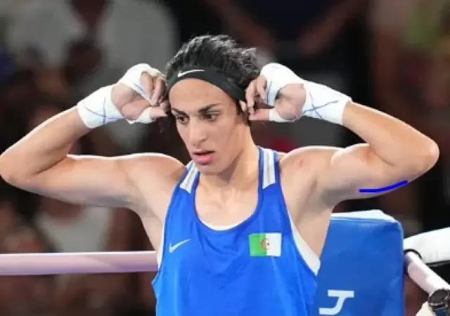 La argelina Khelif se defiende de una acusaci�n.