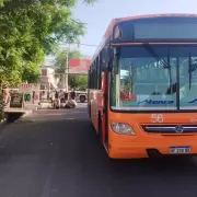 Guaymall�n: muri� una mujer al caer de un colectivo con la puerta abierta