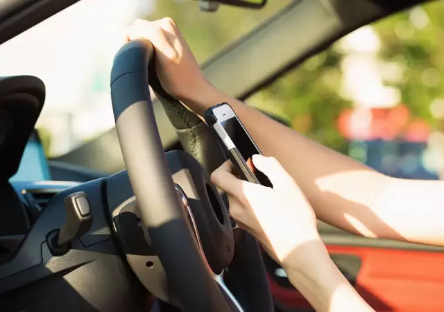 Atento con el cambio de normativa en Mendoza cuando us�s el celular y conduc�s.