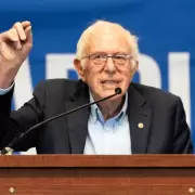 El "zurdo" Bernie Sanders carg� contra su propio partido tras la victoria de Trump