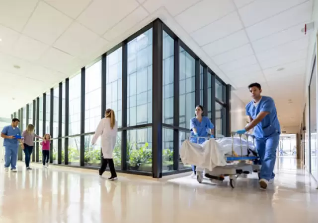 Hospital busca profesionales de todo el pa�s.