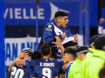 V�lez sigue en lo m�s alto del campeonato, a falta de seis jornadas.