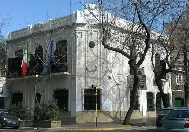 Frente del Consulado de Italia en Mendoza (Per� y Necochea).