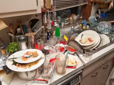 �Por qu� acumulamos platos en la mesada? La ciencia lo explica