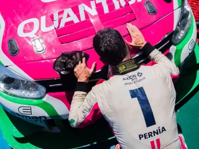 Lionel Pern�a besa el auto luego de la consagraci�n