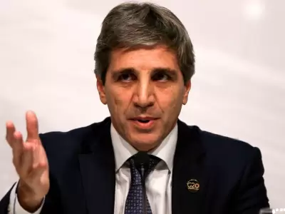 Luis Caputo inst� a los usuarios de telefon�a celular a dar "pelea" frente a los aumentos/