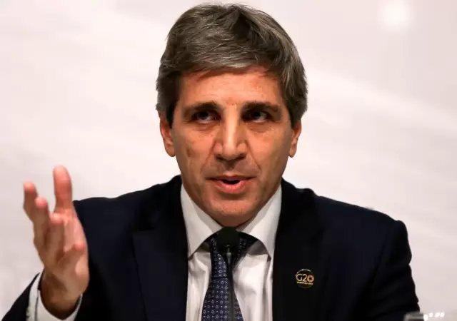 Luis Caputo inst� a los usuarios de telefon�a celular a dar "pelea" frente a los aumentos/