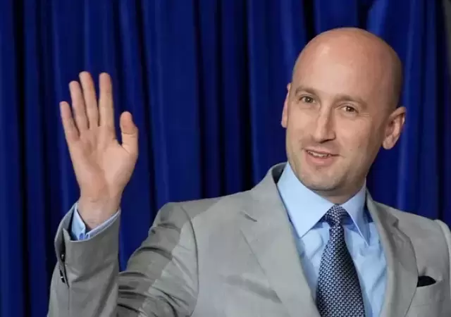 Un pol�mico personaje, con gran influencia en la visi�n de Trump, fue confirmado en el nuevo Gabinete.