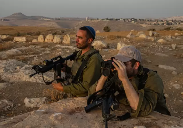 MIles de colonos israel�es han tomado las armas y claman por soberan�a en parte de Cisjordania.