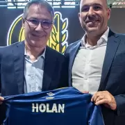 Holan lleg� a Central con chicanas al Rojo de Avellaneda