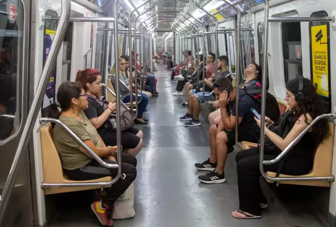 Denuncian falta de limpieza y fumigación de los trenes y espacios públicos.