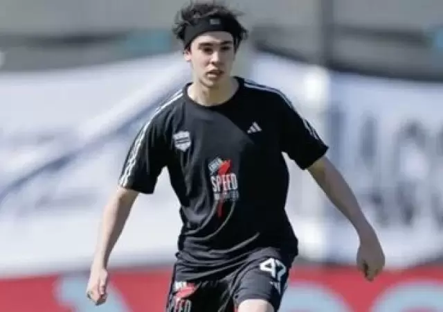 Spreen, el streamer jug� menos de un minuto en Riestra ante Velez.